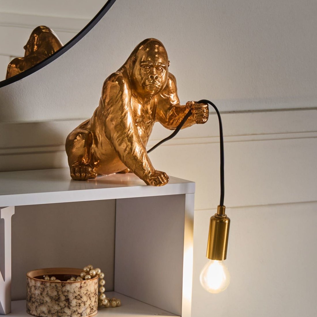 Lampe animal gorille doré Harambe en situation