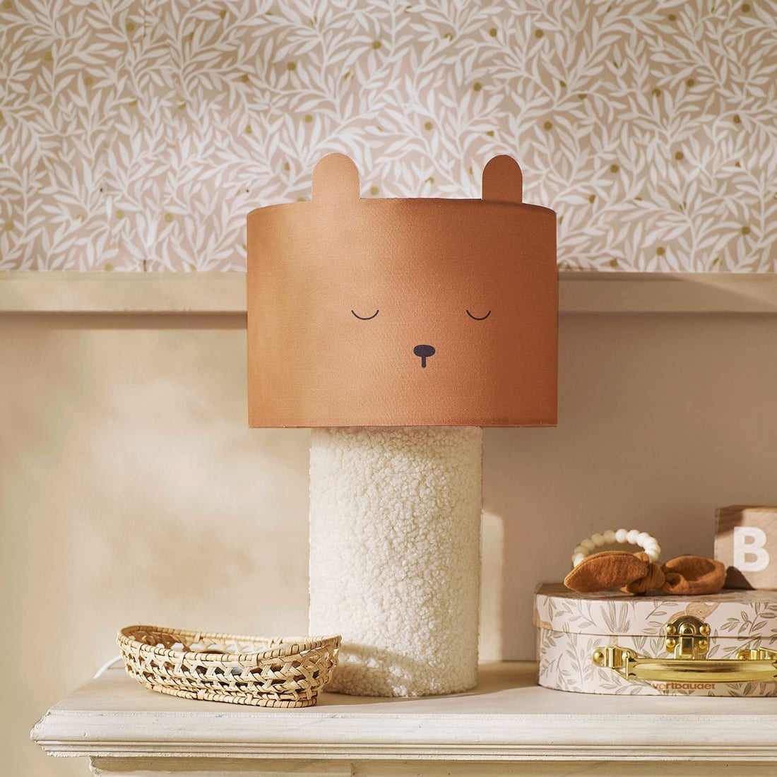 Lampe animal ourson pied en bouclette Vertbaudet en situation