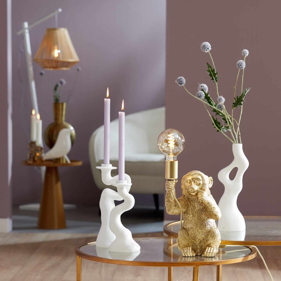 Lampe animal singe doré Monkey Light & Living en situation