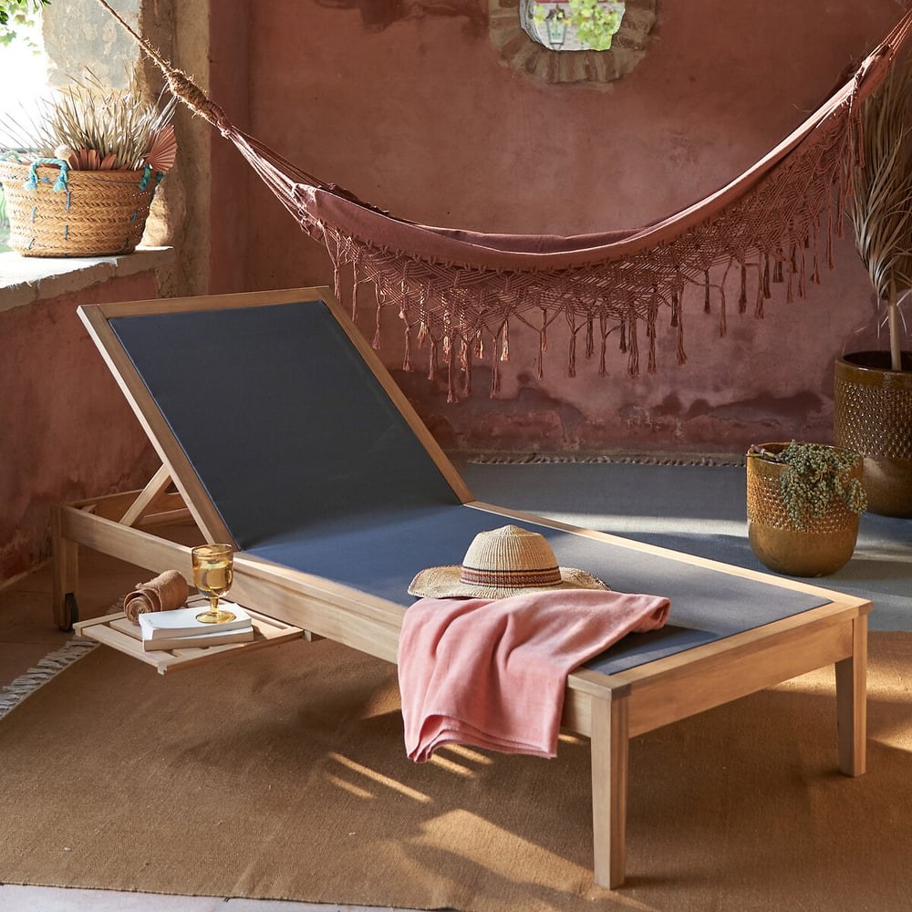 Bain de soleil Limbo en acacia sur une terrasse