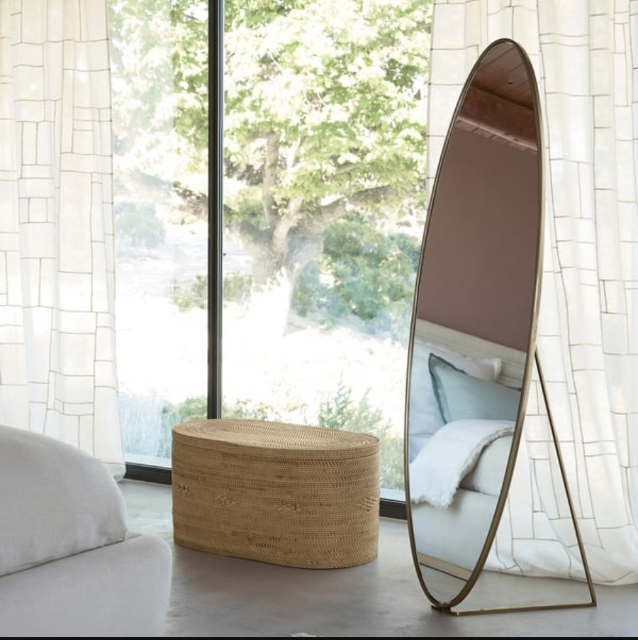 Miroir sur pied ovale en métal Koban