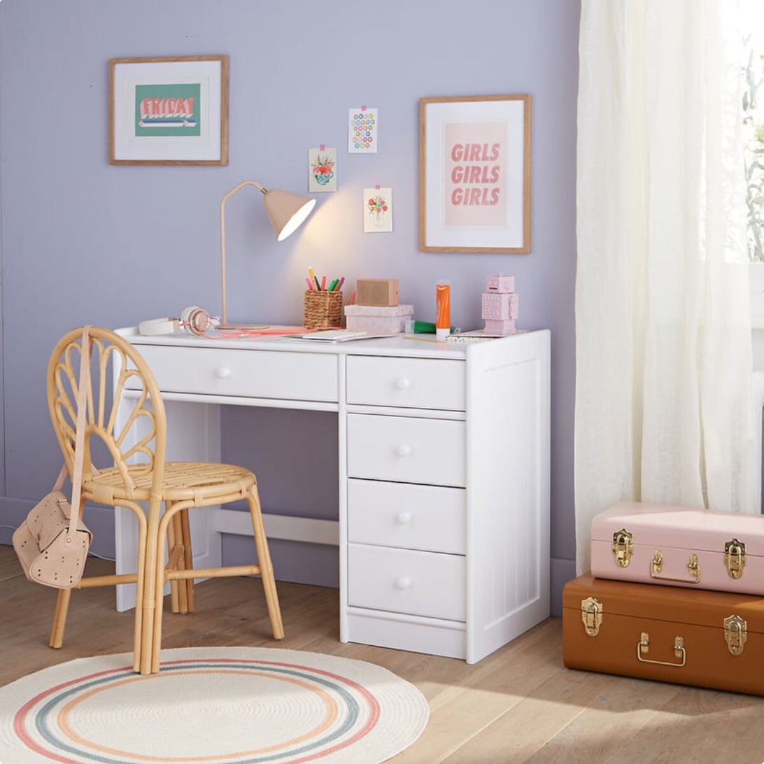 Bureau blanc Gaby en situation dans une chambre