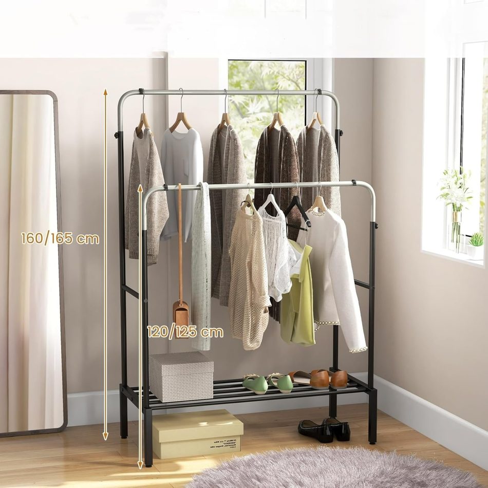 Portant à vêtements en métal noir Giantex avec pulls et vestes suspendus