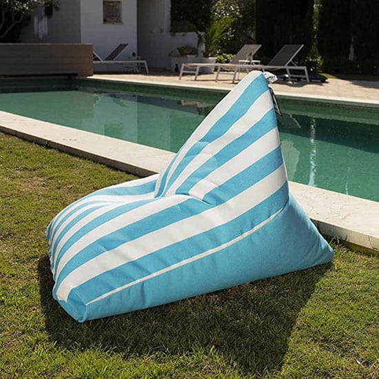 Pouf Toldotex en situation au bord d'une piscine