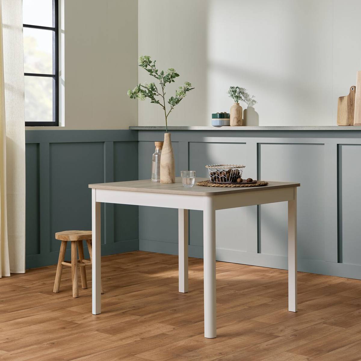 Petite table carrée bicolore pour cuisine ou salle à manger