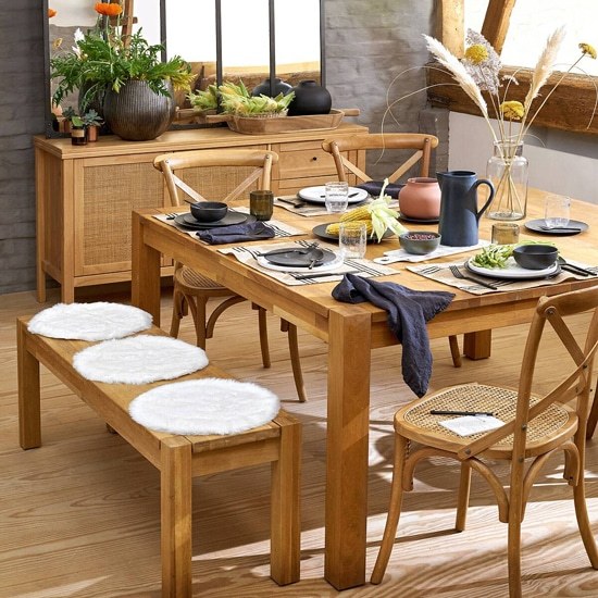 Table carrée en chêne massif pour huit convives
