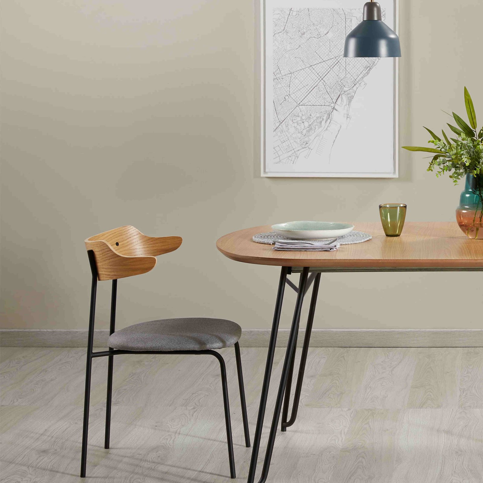 Table scandinave en bois et métal