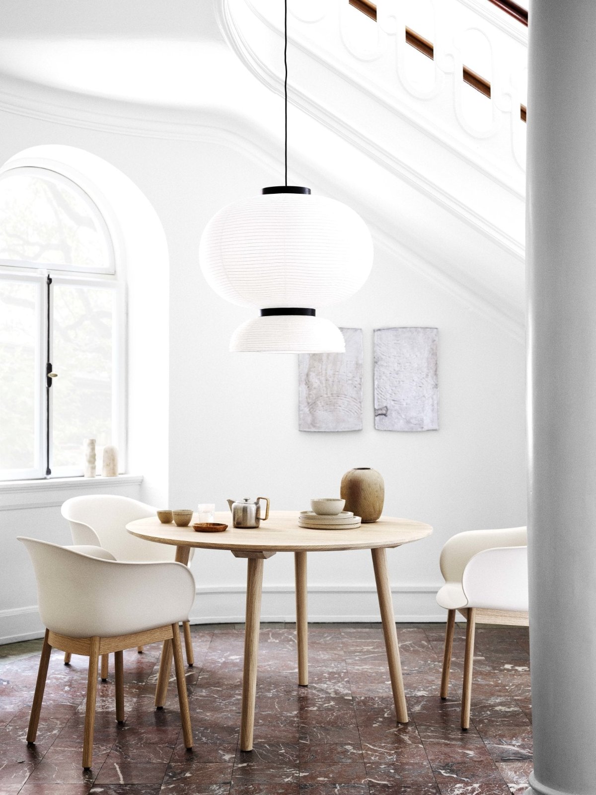 Table ronde scandinave design en chêne