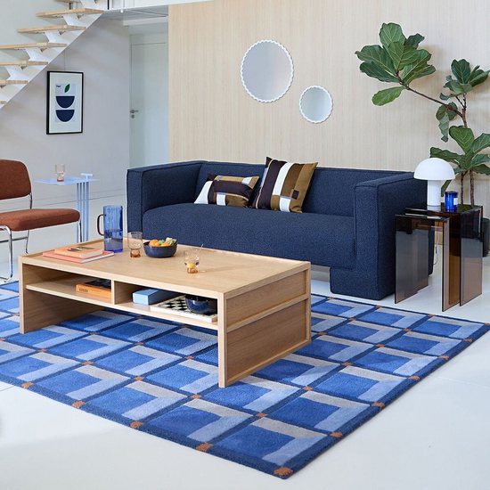 Tapis à motif géométrique bleu en laine Kimsa La Redoute Interieurs dans un intérieur décoré
