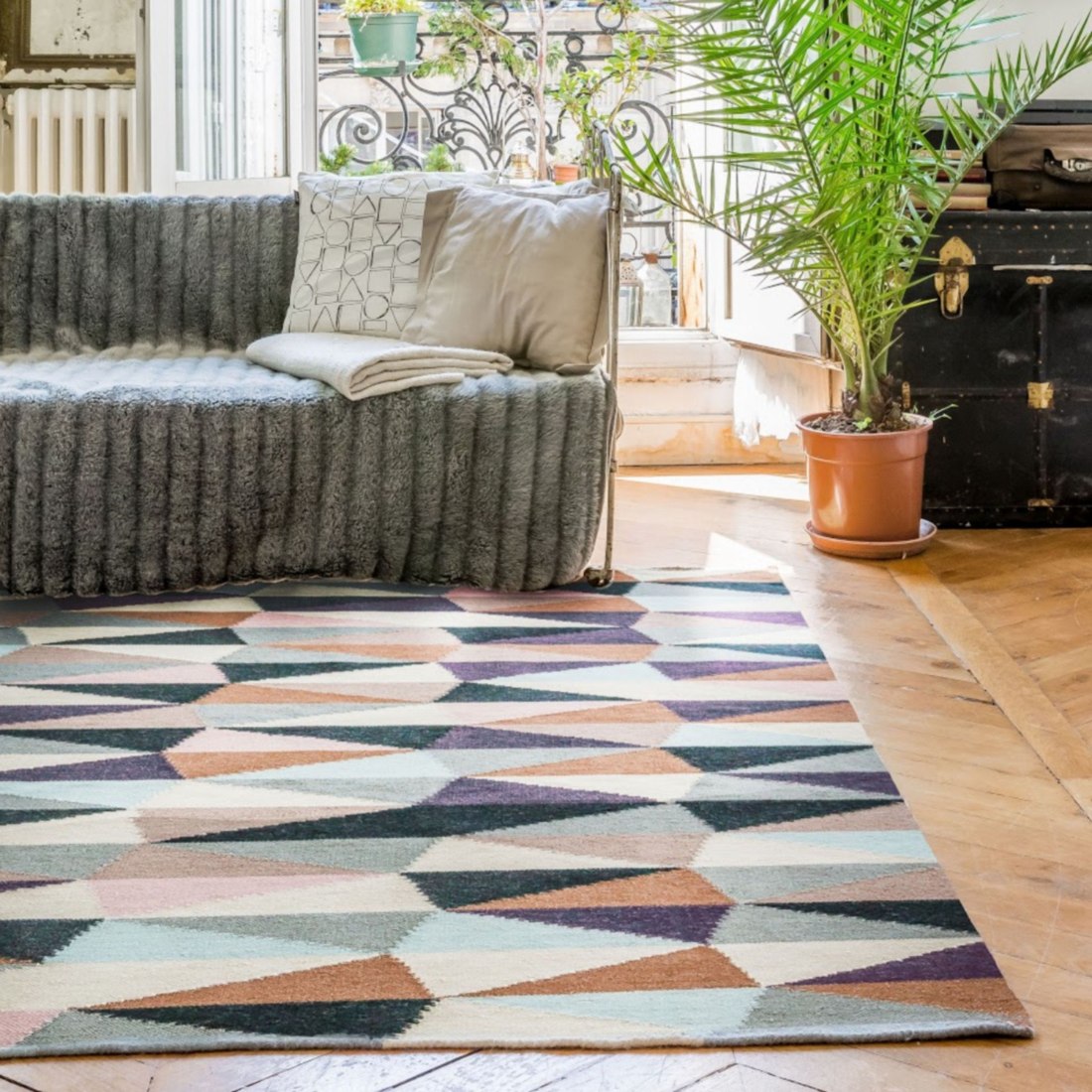 Tapis scandinave à triangles multicolores