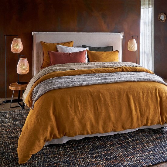 Housse de tête de lit Sandor AM.PM en lin lavé dans une chambre