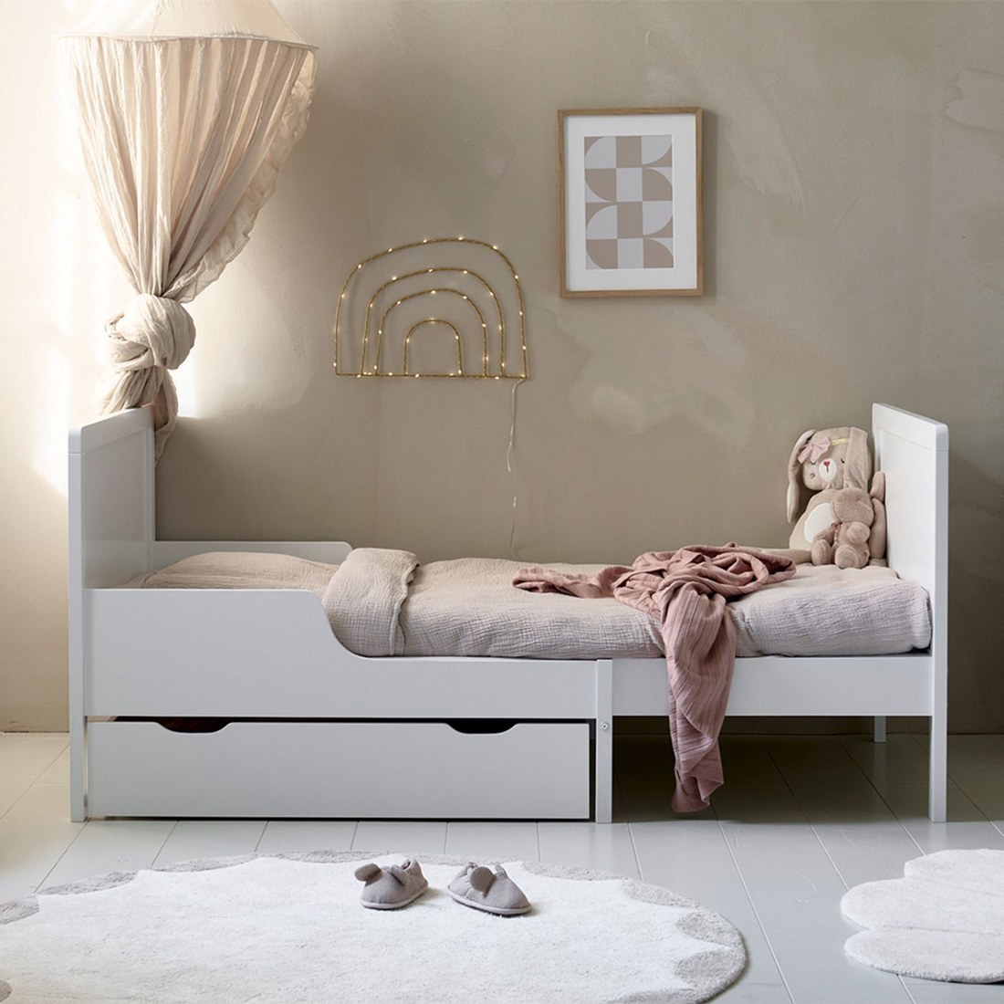 lit extensible enfant blanc Brume La Redoute dans une chambre d'enfant