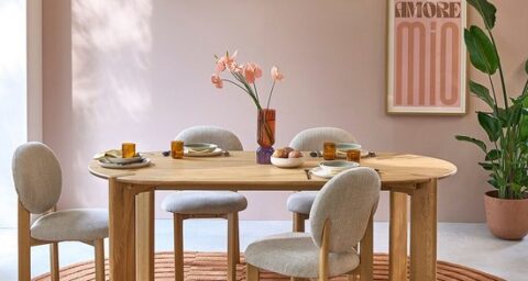 Table Elmo La Redoute Intérieurs en chêne massif en situation dans une salle à manger